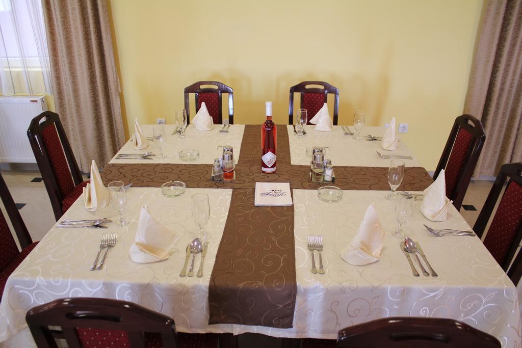 Hotel Feniks Požarevac מראה חיצוני תמונה